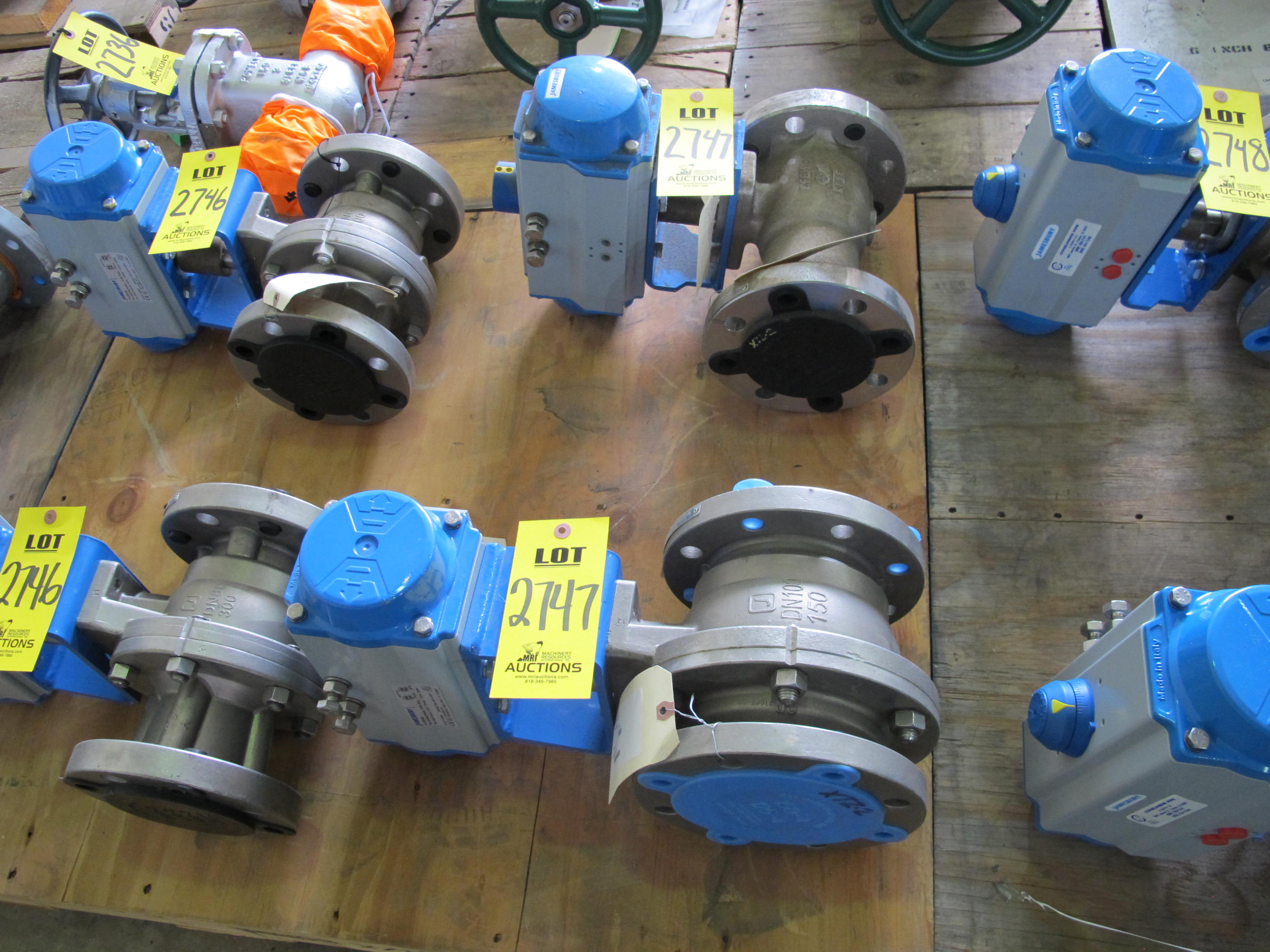 LOT (2) TO INCLUDE: (1) VALVE, BALL TYPE, 4" (DN 100) SIZE, 316 SS MATERIAL, A351 CF8M SPECIFICATION, FLOATING BALL, FULL BORE STYLE, 316 SS TRIM, XTREME SOFTGOODS, PNEUMATIC OPERATOR, 150 LB RATING, FLANGED CONNECTIONS. INCLUDES: * DOUBLE-ACTING PNEUMATIC RACK . PINION ACTUATOR, WITH POSITION INDICATOR ( P/N VPVL350 DA B C OR VPVL350 DA B D ) * LINKAGE KIT ( P/N LK1596 ), PART # 4"9150-31-3600XTZ2, (1) VALVE, BALL TYPE, 3" SIZE, 300 LB RATING, 316 SS MATERIAL, FLANGED RF CONNECTIONS, REGULAR PORT STYLE, 316 SS TRIM, XTREME/PTFE/TFM SOFTGOODS, PNEUMATIC DOUBLE ACTING PISTON OPERATOR. ASSEMBLED WITH: > POSITION INDICATOR > ACTUATOR (VPVL 350 DA B C) > LINKAGE KIT (LK 1593), PART # 3" 7300-31-3600XTZ-2 / VPVL 350 DA B C (W-51) LOADING & HANDLING FEE $15-